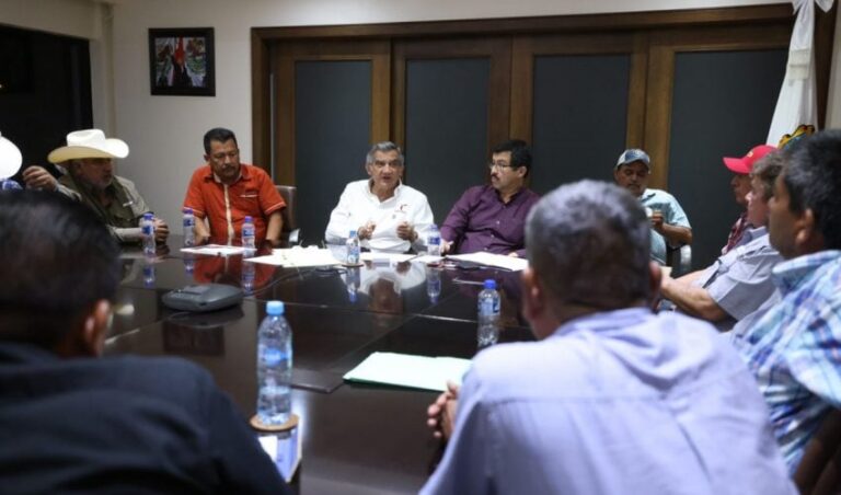 105-2023.-Ofrece-Americo-Villarreal-apoyo-a-sorgueros-2-850x500