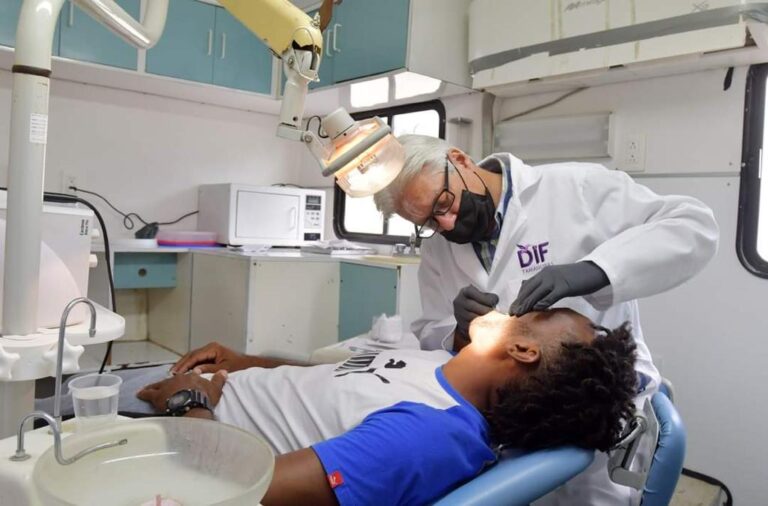 DIF-095-2023.-Beneficia-DIF-Tamaulipas-a-mas-de-500-migrantes-en-brigada-medica-asistencial-en-Matamoros-5