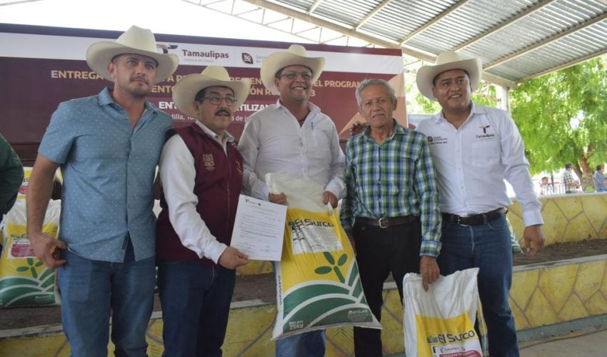 SRU-035-2023.-Favorece-gobierno-estatal-a-productores-citricolas-con-fertilizante-granulado-2-850x500
