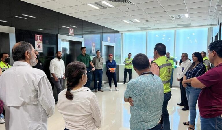 SAD-021-2023.-Personal-brigadista-de-gobierno-se-capacita-en-rescate-en-elevadores-1-850x500