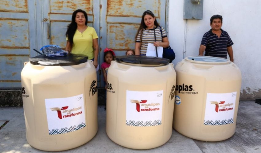 188-2023.-Familias-victorenses-reciben-tinacos-de-parte-del-gobernador-1-850x500