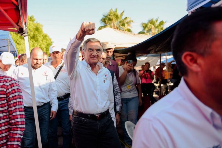 198-2023.-Americo-acude-a-dialogar-con-las-y-los-maestros-les-pide-reanudar-las-clases-5