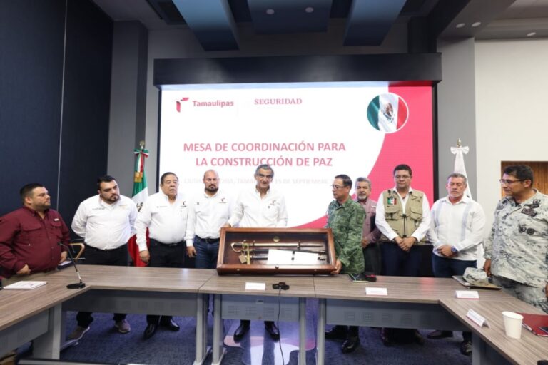 207-2023.-Mandos-militares-entregan-a-gobernador-de-Tamaulipas-espada-de-mando-de-general