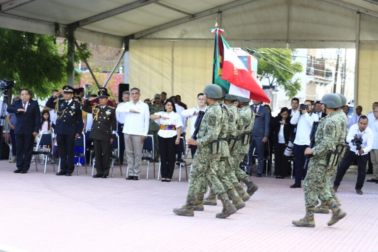 209-2023.-Deposita-Gobernador-ofrenda-floral-en-honor-a-los-heroes-de-la-independencia-6