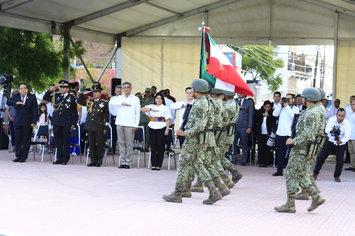 209-2023.-Deposita-Gobernador-ofrenda-floral-en-honor-a-los-heroes-de-la-independencia-6