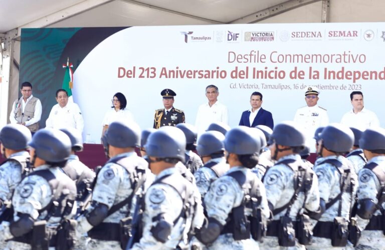 210-2023.-Gobernador-preside-desfile-conmemorativo-del-213-aniversario-de-la-independencia-6