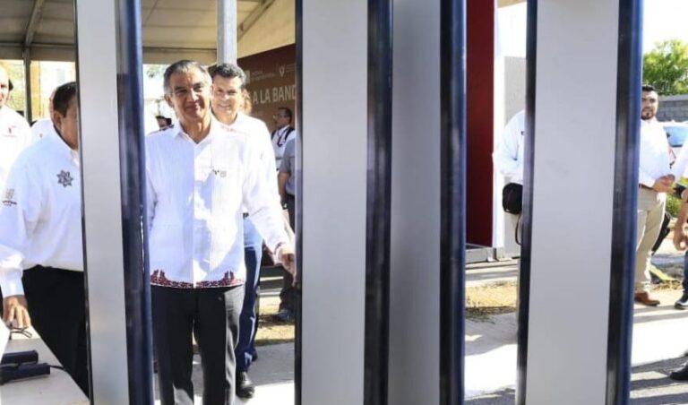 212-2023.-Entrega-gobernador-arcos-detectores-para-reforzar-seguridad-en-CEDES-5-850x500