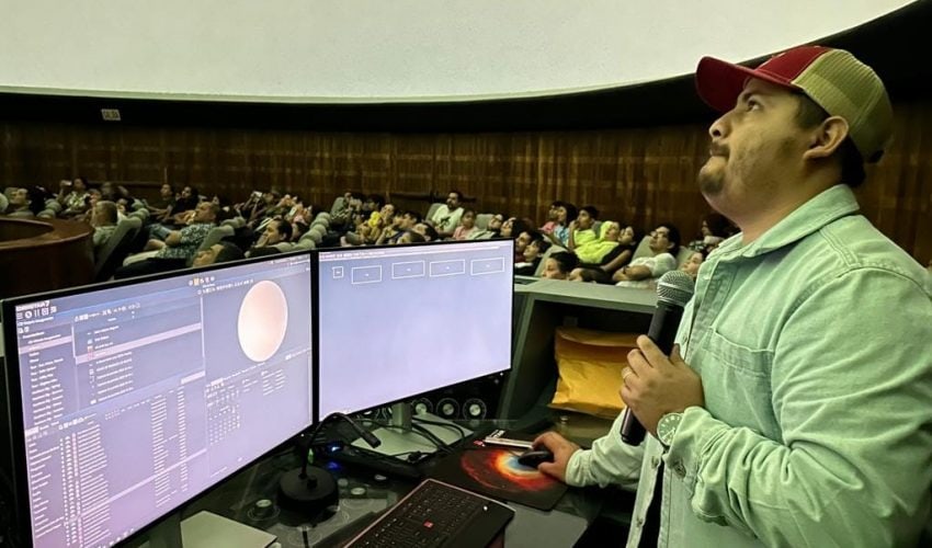 CPB-024-2023.-Cientos-de-familias-acudieron-al-planetario-del-Museo-TAMUX-y-contemplaron-el-eclipse-1-850x500