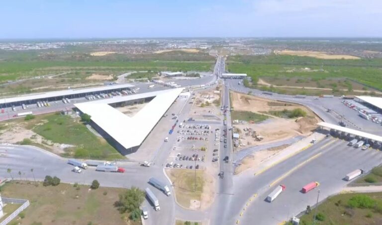 SEC-015-2023.-Secretaria-de-Economia-se-mantiene-atenta-a-revisiones-de-camiones-en-frontera-con-Texas-1-850x500