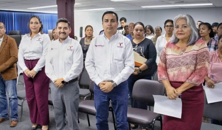 STR-158-2023.-Capacita-Secretaria-del-Trabajo-a-personal-de-Comapa-Sur-con-el-taller-Trabajo-en-Equipo-2-850x500