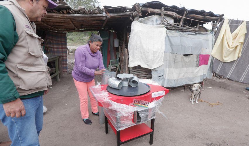 DIF-146-2023.-Beneficia-DIF-Tamaulipas-a-familias-de-San-Carlos-con-estufas-ecologicas-2-850x500