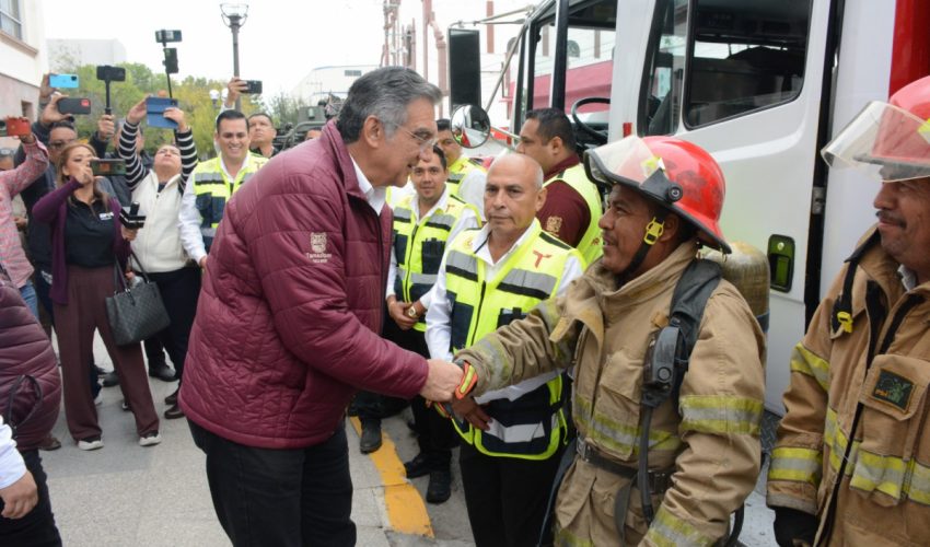 296-2023.-Entrega-Americo-camion-de-bomberos-a-la-Coordinacion-Estatal-de-Proteccion-Civil-2-850x500
