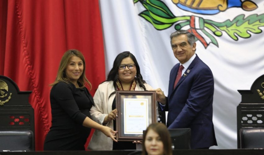 306-2023.-Atestigua-Americo-entrega-de-medalla-al-merito-a-investigadora-matamorense-5-850x500