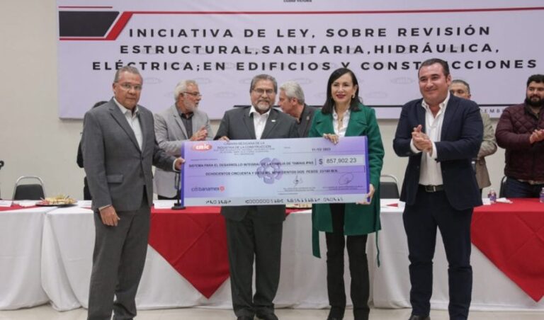 DIF-162-2023.-Recibe-DIF-Tamaulipas-donativo-economico-por-parte-de-la-CMIC-1-850x500