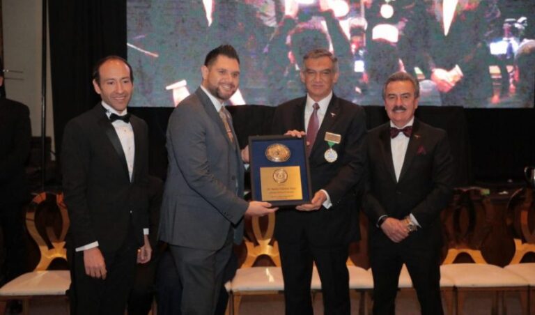 033-2024.-Reconoce-LULAC-a-Americo-como-Lider-Binacional-2024-3-850x500