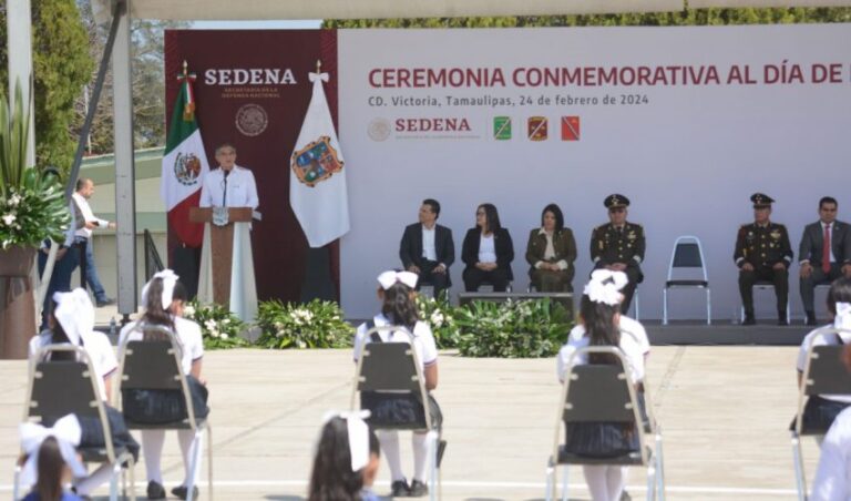 037-2024.-Encabeza-Americo-ceremonia-por-el-Dia-de-la-Bandera-1-850x500