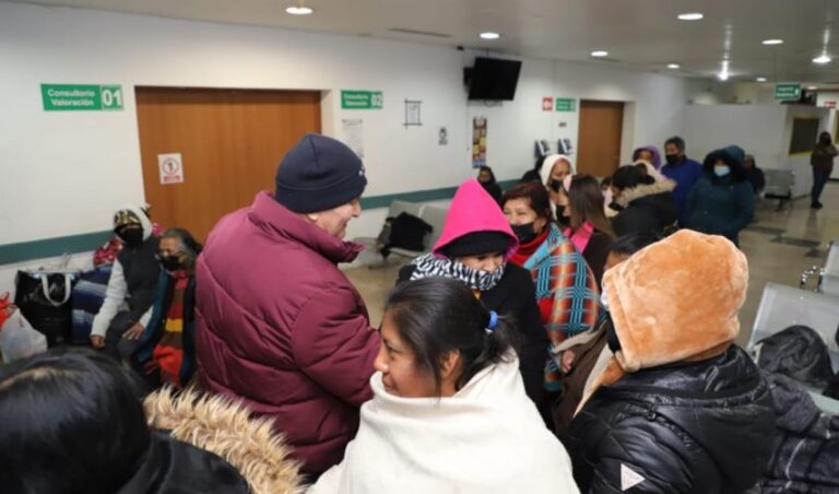 SST-004-2024.-Entrega-personal-de-la-SST-y-voluntarios-alimentos-y-cobertores-para-mitigar-el-frio-2-850x500