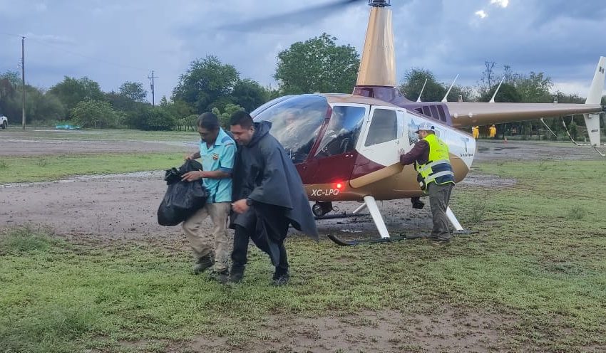 SSP-077-2024.-Activa-Plan-Tamaulipas-de-la-SSPT-helicopteros-para-evacuar-a-poblacion-afectada-por-creciente-del-rio-Purificacion-5-850x496