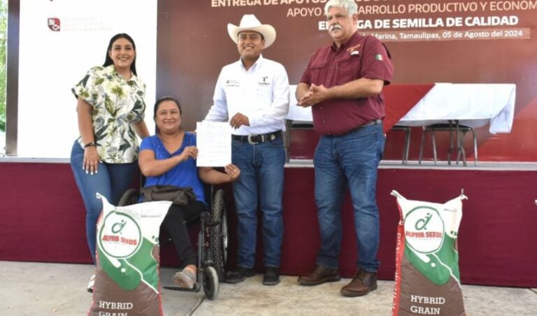SRU-028-2024.-Reciben-productores-agricolas-de-Soto-la-Marina-semilla-de-sorgo-y-maiz-6-850x500
