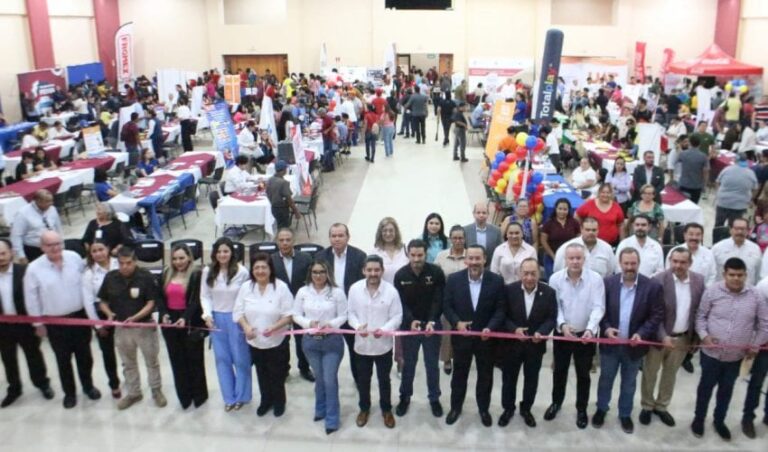 STR-034-2024.-Feria-de-empleo-de-la-STPS-reunio-a-cientos-de-jovenes-en-Nuevo-Laredo-3-850x500