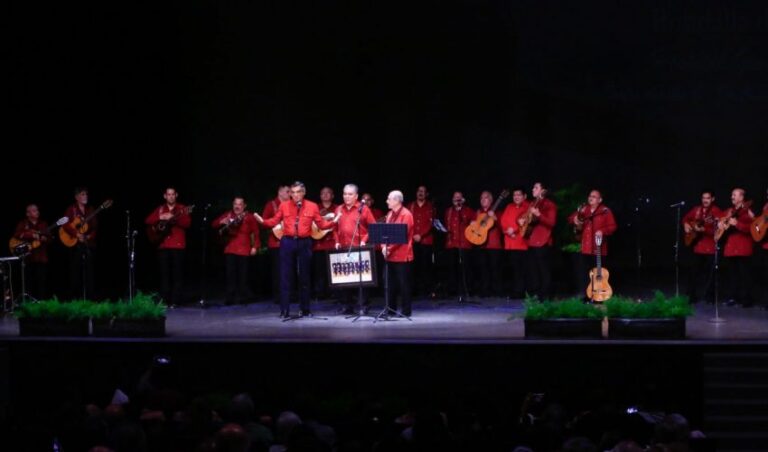 116-2024.-Celebran-Americo-y-Maria-25-aniversario-de-la-rondalla-del-hospital-de-Victoria-14-1-850x500