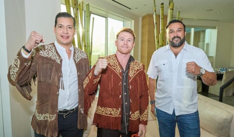 STU-080-2024.-Presentan-cinturon-tamaulipeco-en-Las-Vegas-y-Canelo-Alvarez-se-enfunda-la-cuera-2-850x500