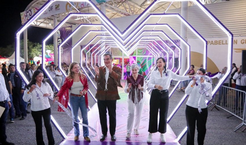 DIF-074-2024.-Inauguran-Americo-y-Maria-de-Villarreal-el-stand-del-DIF-Estatal-en-la-Feria-Tamaulipas-2024-2-850x500