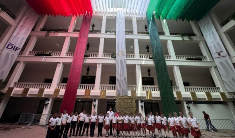 ICA-026-2024.-Visitan-3-mil-estudiantes-exposicion-Historia-en-Transformacion-3-850x500