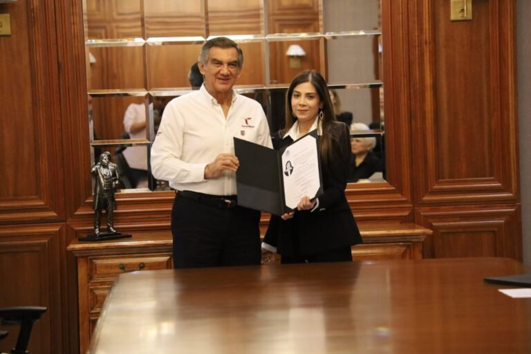 164-2024.-Entrega-gobernador-Fiat-de-notarios-publicos-4