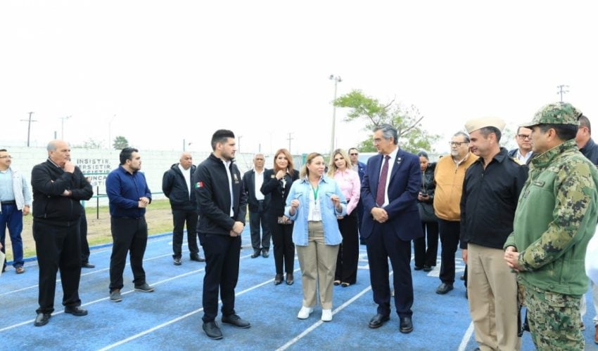 025-2025.-Recorren-gobernador-y-presidenta-del-DIF-Tamaulipas-Centro-de-Atencion-para-Repatriados-en-Matamoros-entregan-ambulancia-3-850x500