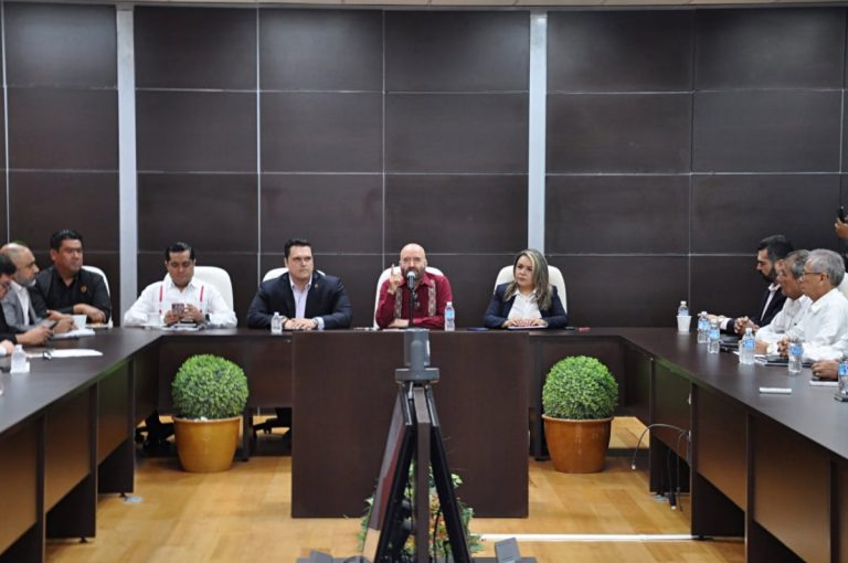 SRH-009-2025.-Fortalecen-Secretaria-de-Recursos-Hidraulicos-y-diputados-locales-la-transformacion-del-sector-hidrico-en-Tamaulipas-2