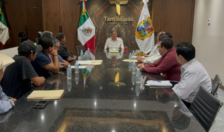 053-2025.-Estoy-del-lado-de-ustedes-Americo-Villarreal-a-representantes-ejidales-de-Llera-850x500