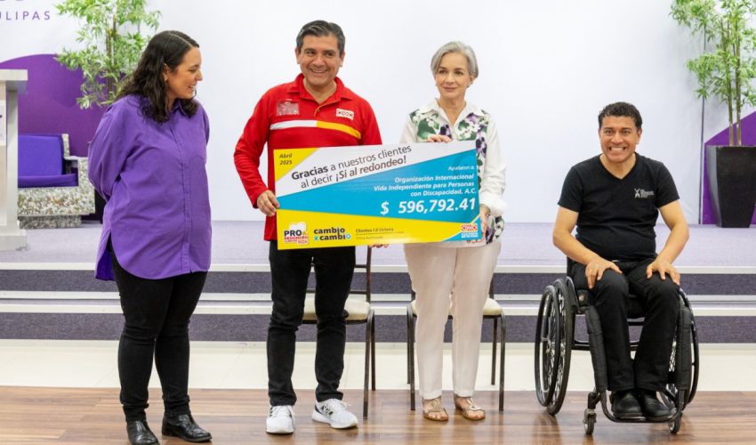 DIF-040-2025.-Atestigua-Maria-de-Villarreal-entrega-de-donativo-de-la-campana-de-redondeo-de-Oxxo-en-Tamaulipas-3-850x500