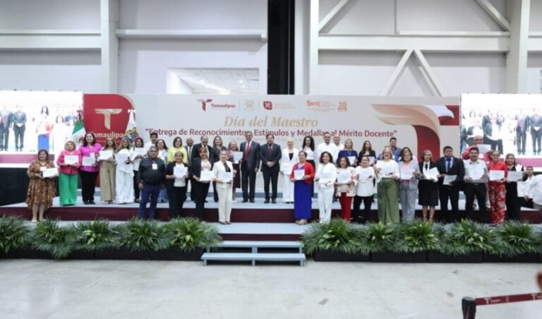 115-2025.-El-magisterio-es-el-eje-y-futuro-del-pais-Americo-17-850x500