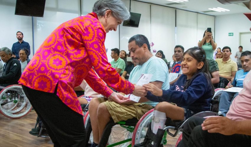 DIF-049-2025.-DIF-Tamaulipas-Vida-Independiente-y-Oxxo-entregan-sillas-de-ruedas-a-personas-con-discapacidad-11-850x500