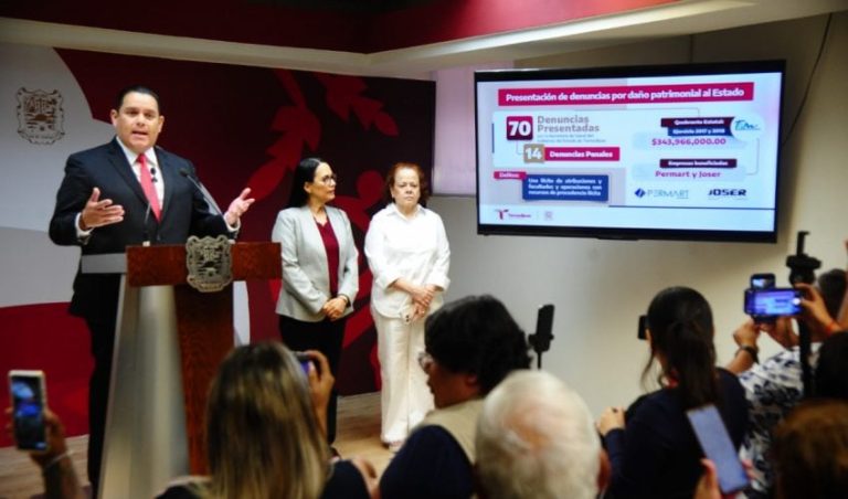 218-2025.-Beneficio-Cabeza-de-Vaca-con-contratos-a-los-Carmona-denuncia-Salud-9-850x500