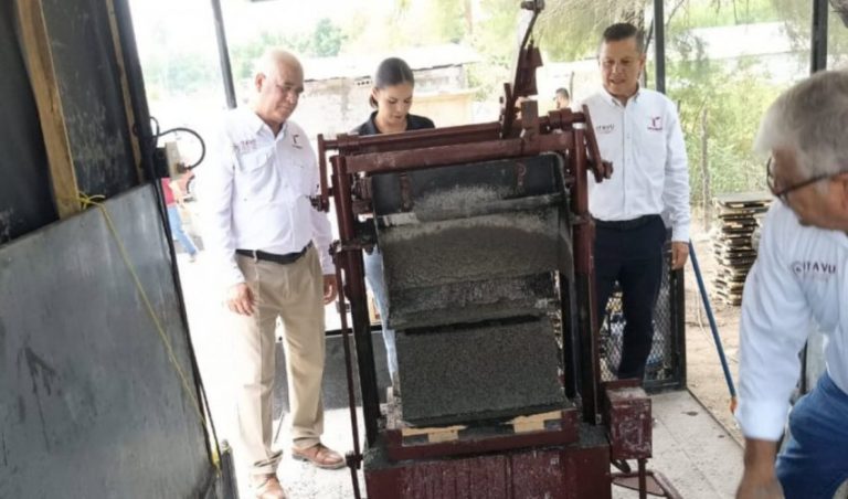 IVU-026-2025.-Entrega-ITAVU-bloquera-que-convierte-esfuerzo-comunitario-en-hogares-1-850x500