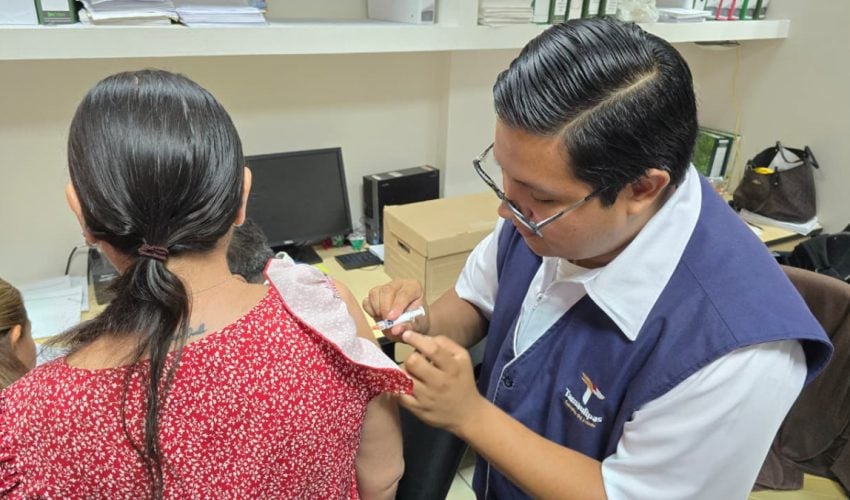 SST-151-2025.-Inicia-SST-Campana-de-Vacunacion-para-la-Temporada-Invernal--850x500